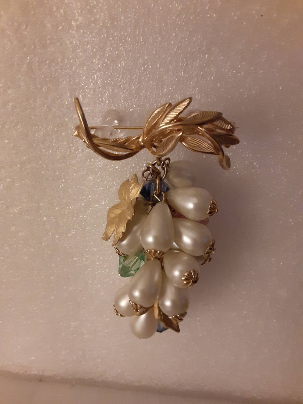 Hanging Gold-Tone Pearl Cluster Brooch with Crystal Accents